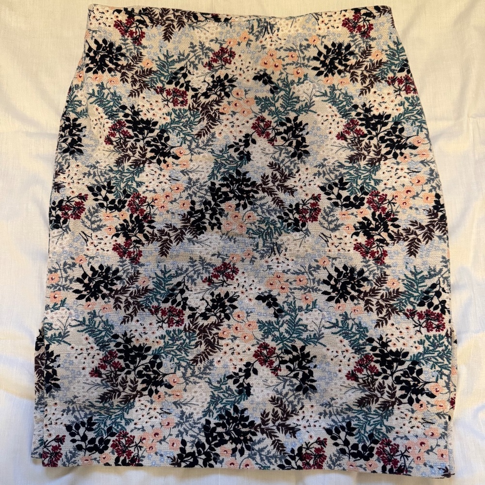 loft beige floral skirt size 10 with slipped on bothsides